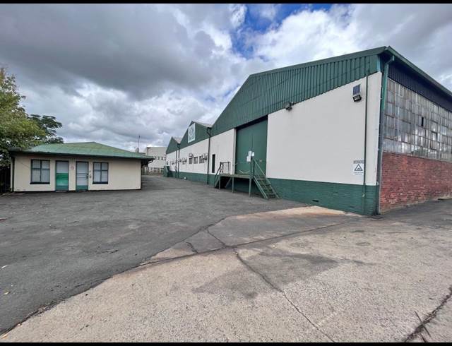 2,100M² WAREHOUSE TO LET IN SPARTAN