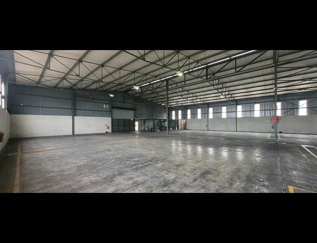 3,660M² WAREHOUSE TO LET IN WHITE RIVER CENTRAL