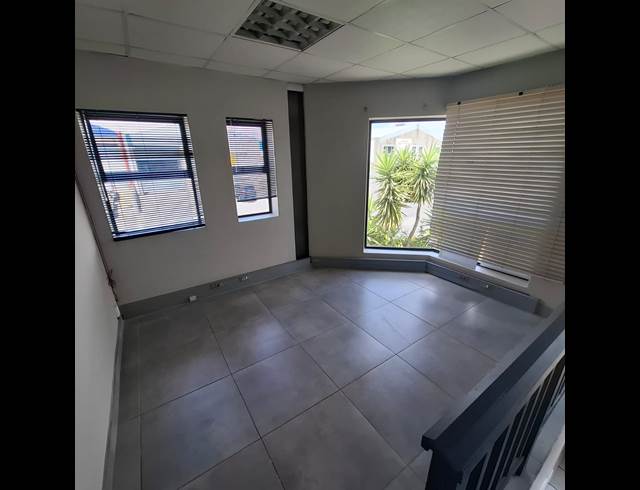 333M² WAREHOUSE TO LET IN EVERITE INDUSTRIA