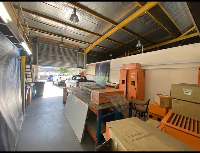 550M² WAREHOUSE TO LET IN WESTMEAD