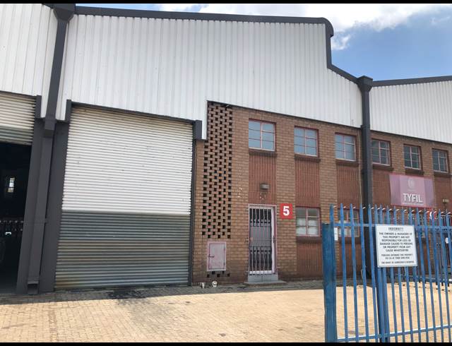338M² WAREHOUSE TO LET IN JET PARK