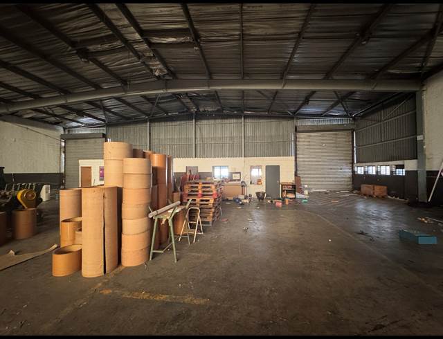 850M² WAREHOUSE TO LET IN SPRINGFIELD