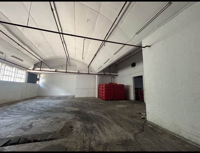 1,400M² WAREHOUSE TO LET IN INDUSTRIA WEST