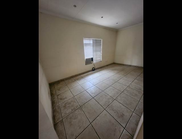 55M² OFFICE TO LET IN WITPOORTJIE AH