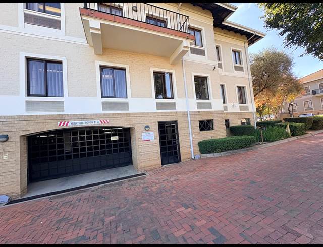 1,525M² OFFICE TO LET IN VORNA VALLEY