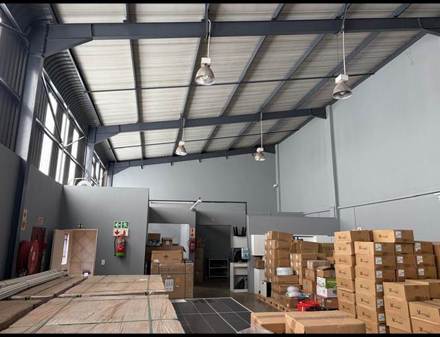 400M² WAREHOUSE TO LET IN RACEVIEW