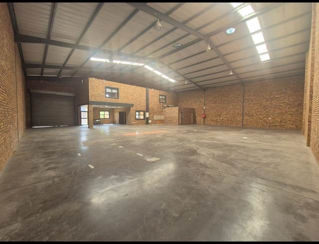630M² WAREHOUSE TO LET IN BRENTWOOD PARK