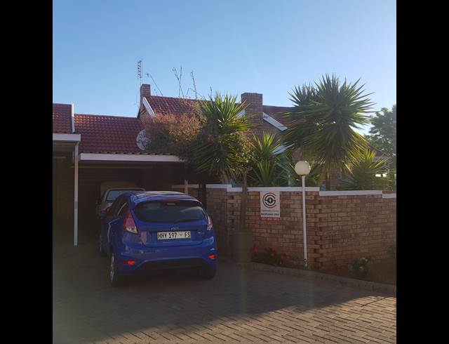 2 bed property to rent in LANGENHOVEN PARK