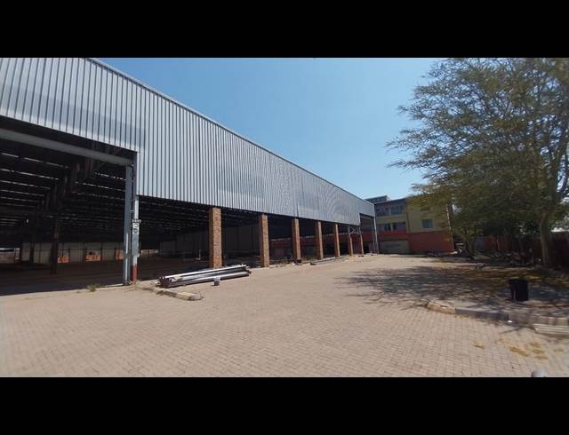 13,500M² WAREHOUSE TO LET IN EAST LYNNE