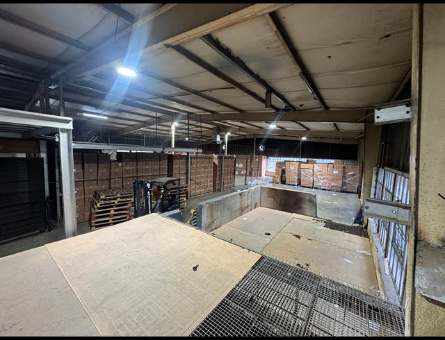 1,322M² WAREHOUSE TO LET IN WYNBERG