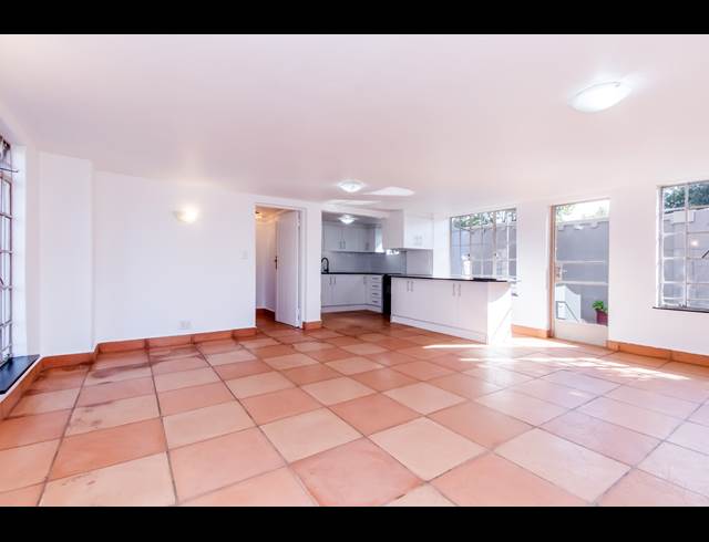 1 BEDROOM FREEHOLD RENTED IN KELVIN