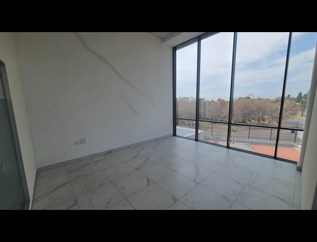 1,300M² WAREHOUSE TO LET IN ORMONDE