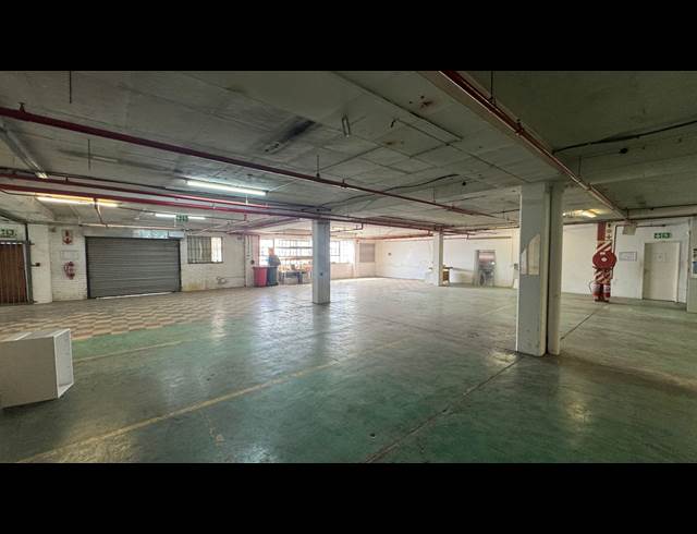 1,615M² WAREHOUSE TO LET IN KEW INDUSTRIAL