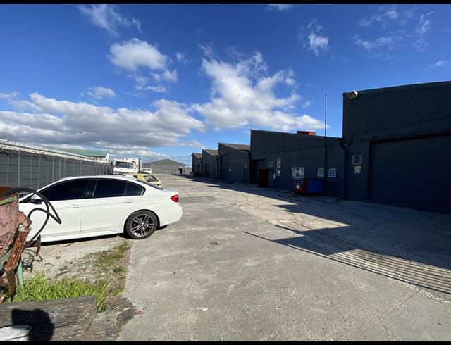 290M² WAREHOUSE TO LET IN EPPING INDUSTRIAL