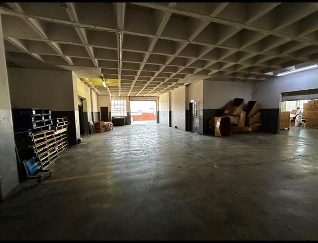 230M² WAREHOUSE TO LET IN WYNBERG
