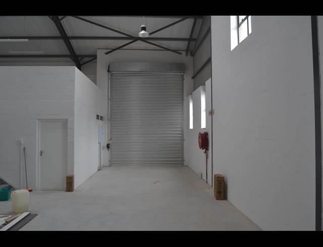 210M² WAREHOUSE TO LET IN RIVERGATE