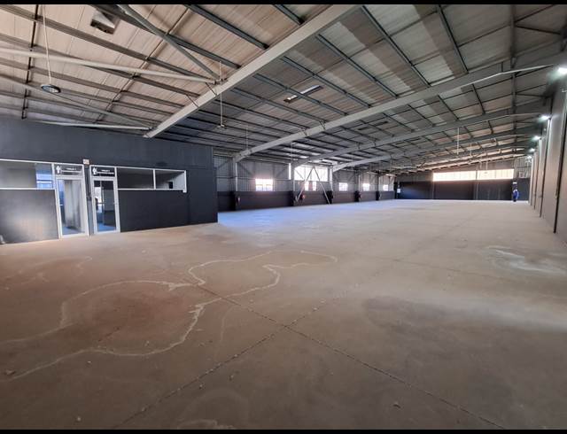 2,248M² SHOWROOM TO LET IN DUNCANVILLE