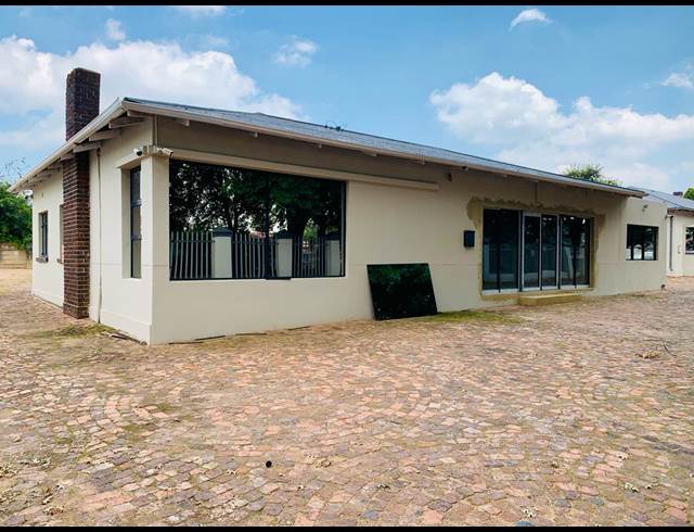 1,100M² OFFICE TO LET IN NORTHMEAD
