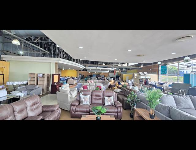 1,200M² SHOWROOM TO LET IN STRUBENSVALLEI