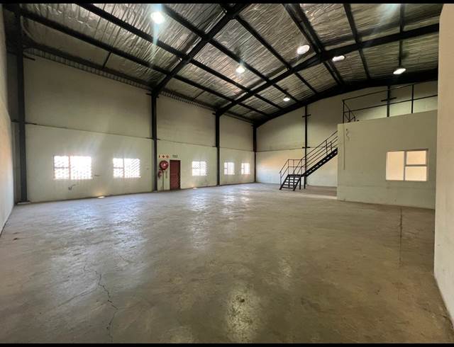 300M² WAREHOUSE TO LET IN SUNDERLAND RIDGE