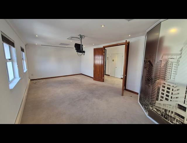 235M² OFFICE TO LET IN WESTLAKE
