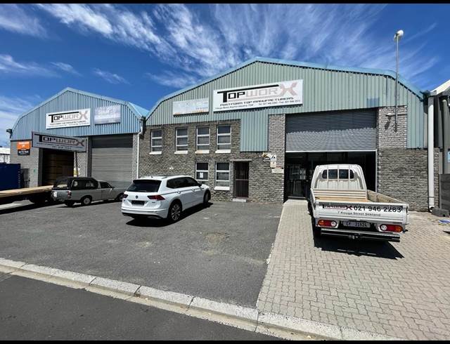 800M² WAREHOUSE TO LET IN STIKLAND INDUSTRIAL