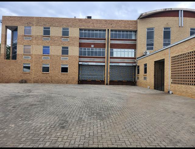 2,423M² OFFICE TO LET IN RANDJESPARK