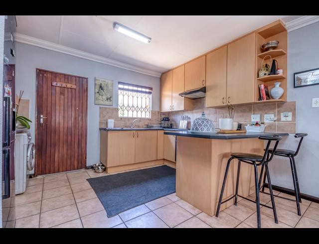 3 BEDROOM TOWNHOUSE RENTED IN HONEYDEW RIDGE