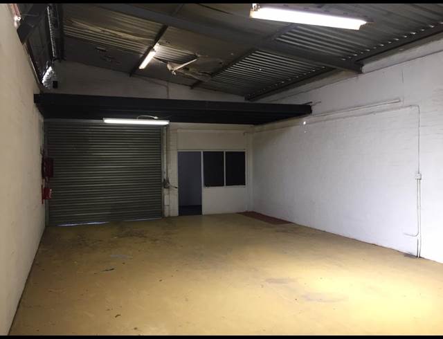 141M² WAREHOUSE TO LET IN RETREAT