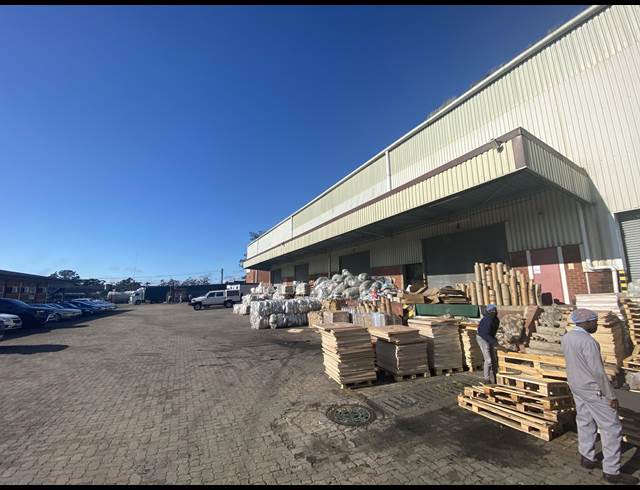 4,616M² WAREHOUSE TO LET IN WESTMEAD