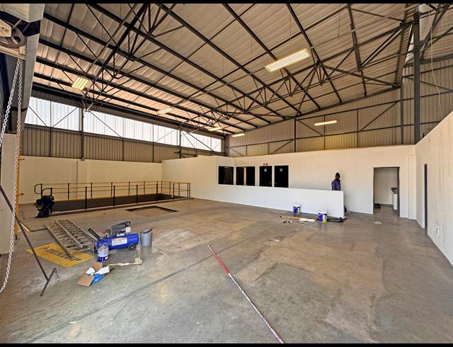 19,294M² WAREHOUSE TO LET IN JET PARK