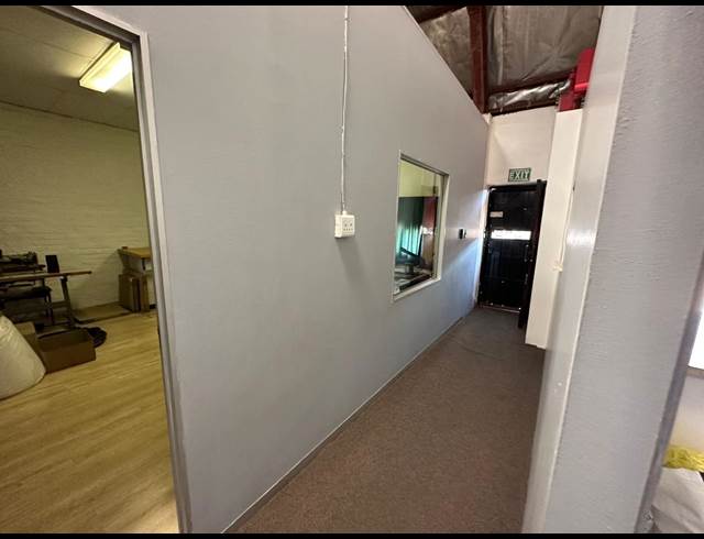 193M² WAREHOUSE TO LET IN CROWN