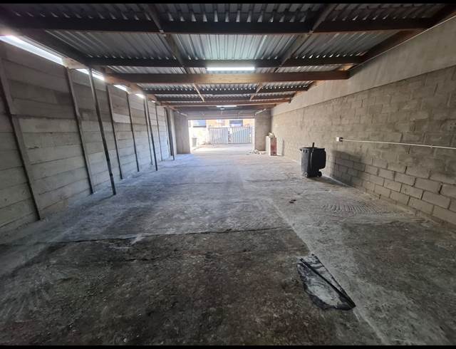 182M² WAREHOUSE TO LET IN STIKLAND INDUSTRIAL