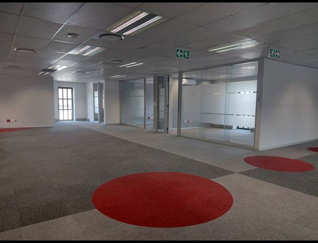 383M² OFFICE TO LET IN BRYANSTON