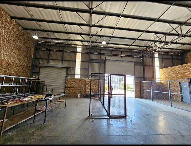1,545M² FACTORY TO LET IN LANSERIA