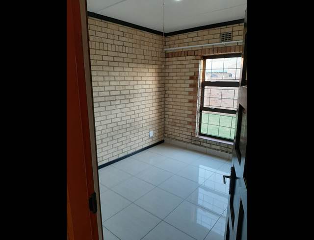 3 bed property to rent in DEWALD HATTINGH PARK