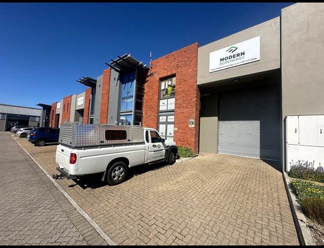 449M² WAREHOUSE TO LET IN STIKLAND INDUSTRIAL