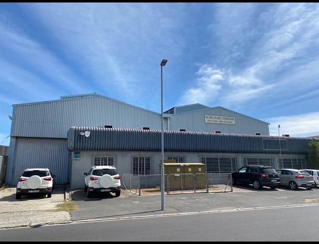 2,614M² FACTORY TO LET IN PAROW INDUSTRIAL