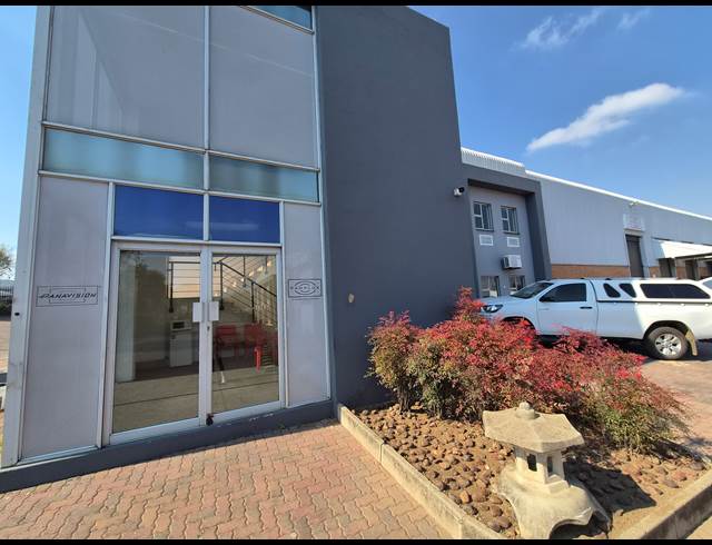 4,195M² WAREHOUSE TO LET IN HALFWAY HOUSE