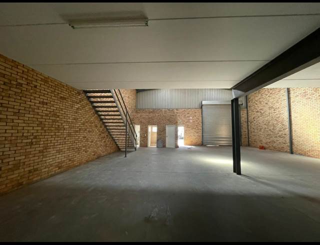 455M² WAREHOUSE TO LET IN CROWN