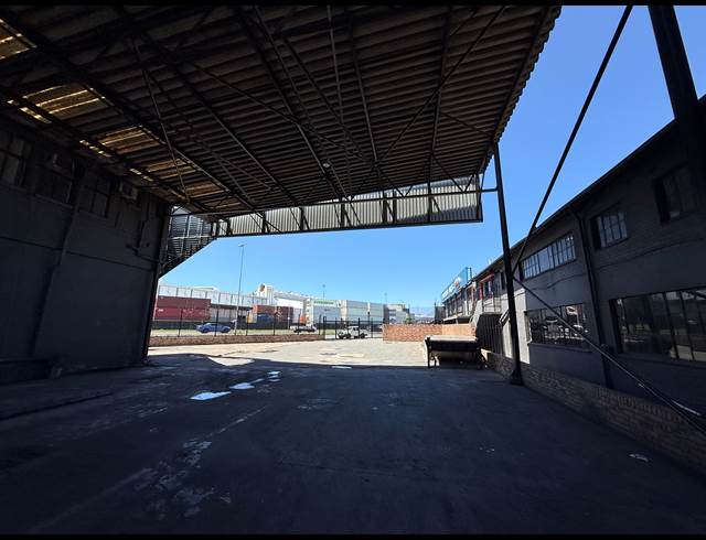 2,357M² WAREHOUSE TO LET IN ROSSBURGH