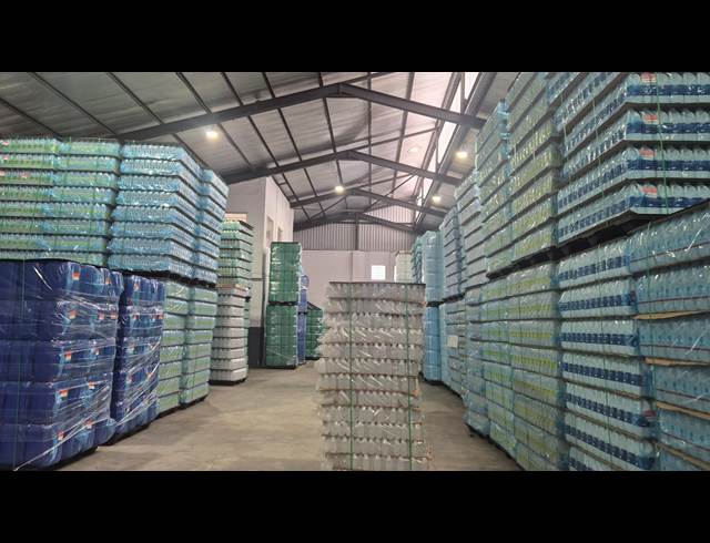 2,330M² WAREHOUSE TO LET IN RETREAT