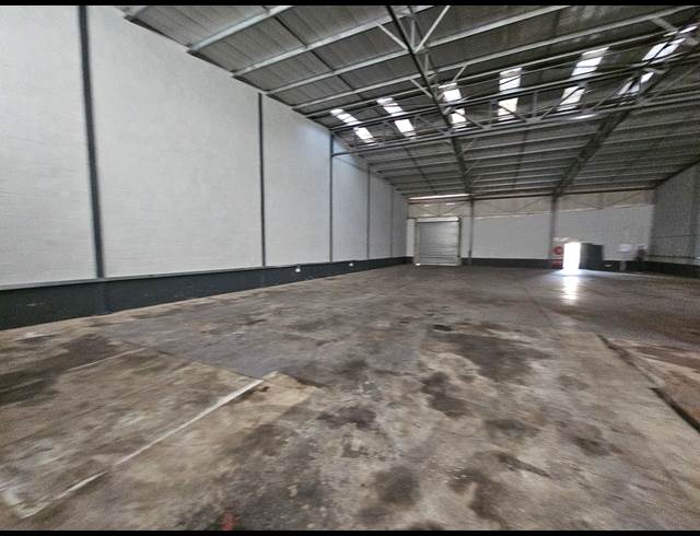 590M² WAREHOUSE TO LET IN ATLANTIC HILLS