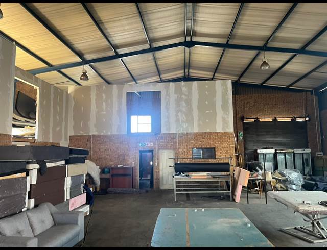 750M² WAREHOUSE TO LET IN AMALGAM