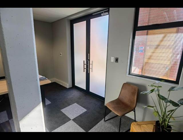 BUSINESS PROPERTY TO RENT IN LYNNWOOD