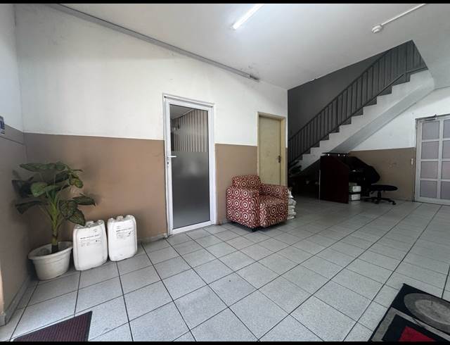 2,250M² WAREHOUSE TO LET IN PHOENIX INDUSTRIAL