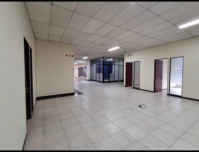 1,065M² OFFICE TO LET IN HERIOTDALE