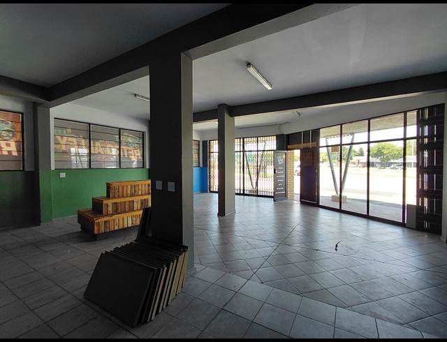 560M² RETAIL TO LET IN BRENTWOOD PARK