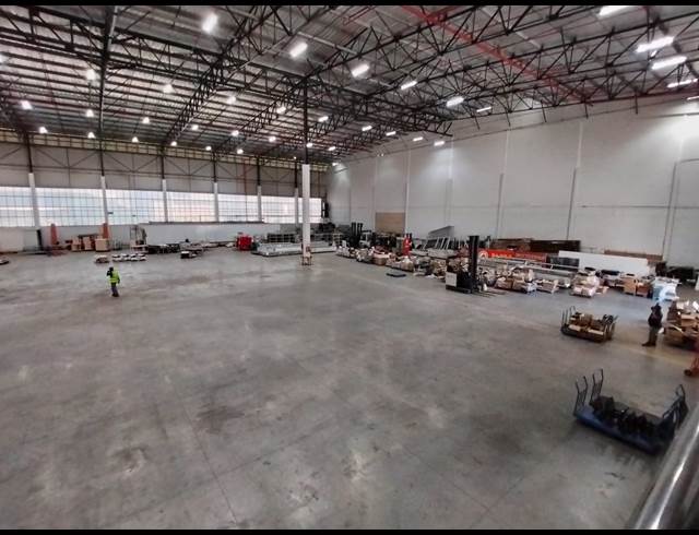 3,694M² WAREHOUSE TO LET IN CORNUBIA