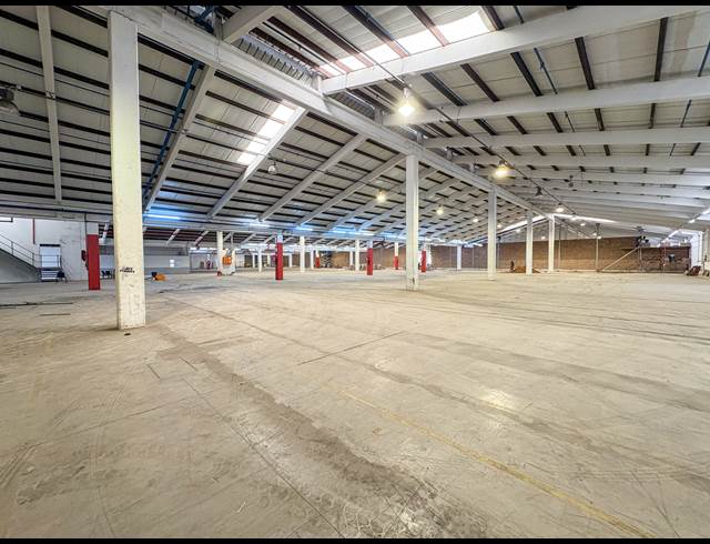 5,600M² WAREHOUSE TO LET IN NEW GERMANY